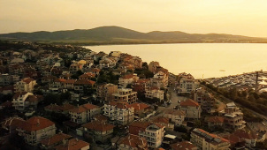 海岸洞穴瀑布小镇，风光旖旎的保加利亚，如何塑造电影传奇