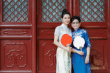 李若彤與媽媽旗袍寫真曝光 母女合體盡顯優(yōu)雅高貴