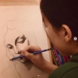 李嫣晒弹琴绘画技能淑女范十足 安静作画睫毛浓密