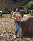 网友偶遇林青霞参观土楼 女神穿老年装素颜很亲民