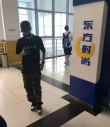网友偶遇王一博考科目四 黑T恤配迷彩裤酷帅十足