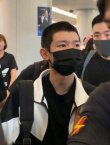 从“头”出发！王源前往伯克利 寸头新造型引关注