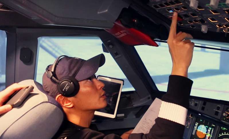 中国机长曝演员训练特辑