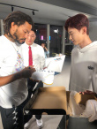 自己追星還不夠！白敬亭帶發(fā)小追星見羅斯曬合照
