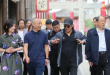 新戏？56岁李连杰现身电影小镇 留长发小肚腩抢镜