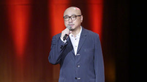 徐峥登台介绍签名排球 《夺冠》单元见证中国女排三连冠