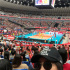 刘嘉玲晒与中国女排合照 梁朝伟站在角落尽显乖巧