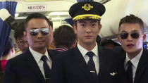 《中国机长》万米高空首映 聂耳侄外孙拍摄《为国而歌》