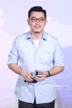 沙溢導(dǎo)演處女作首映 胡可看安吉表演淚流不止