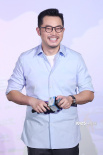 沙溢導(dǎo)演處女作首映 胡可看安吉表演淚流不止