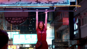 《友情以上》曝高能片段 小水平采娜吊挂香港街头痛哭