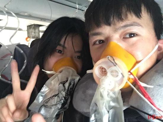 当事乘客评《中国机长》：打8分 女友从头哭到尾