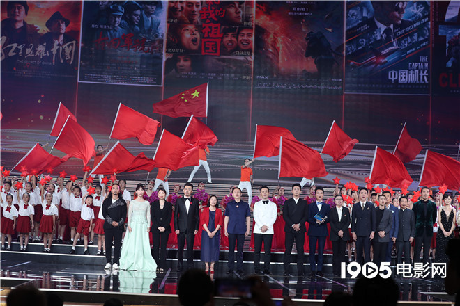 张明敏再唱《我的中国心》 七大电影剧组表白祖国