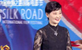 徐帆亮相丝绸之路电影节红毯 举手投足尽显优雅