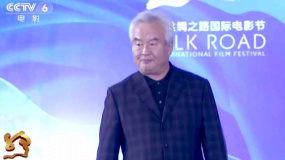 影帝涂们亮相闭幕式红毯气度不凡 首度挑战导演身份