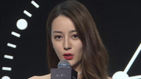 迪麗熱巴一襲白色長(zhǎng)裙亮相 《日月》中飾演“另類”嫦娥