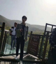 《余生》曝路透 楊紫肖戰(zhàn)玻璃棧橋上對(duì)視cp十足