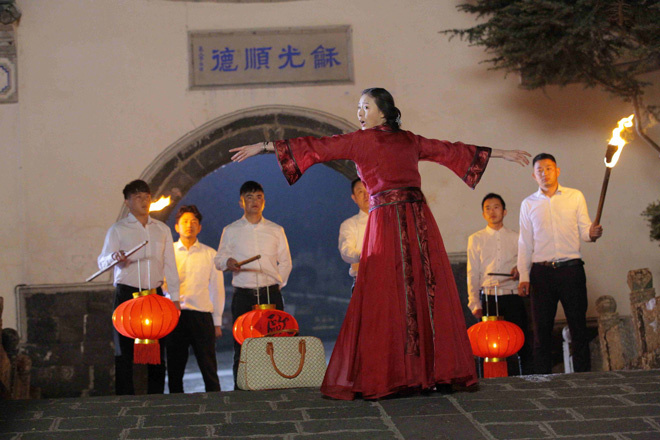 《柬爱》发布“冲突版之人物花絮” 异国上演浪漫爱情风暴