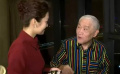 牛犇下榻酒店房間開心“尋寶” 感言：我有點(diǎn)受寵若驚！
