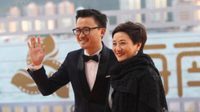 《活著唱著》劇組亮相紅毯 出品人鄧婕代表出席