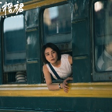 藍(lán)色百褶裙