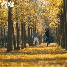 藍(lán)色百褶裙