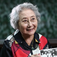 袁霞