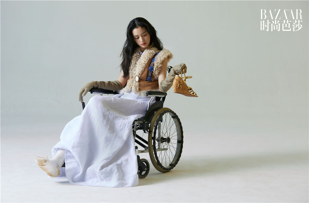 《少年的你》"魏莱"周也登封 诠释暗黑童话风