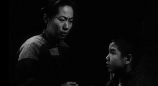 《翠崗紅旗》于藍(lán)對兒子坦白仇人 一段教科書般哭戲！