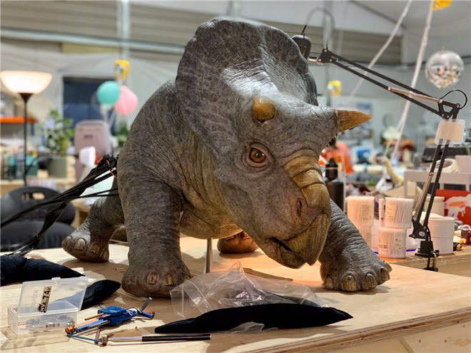 《侏罗纪世界3》导演发恐龙照 星爵回归2月开拍