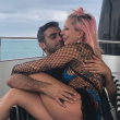 Lady Gaga曬與男友恩愛合照 兩人貼臉自拍超甜蜜