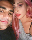 Lady Gaga曬與男友恩愛合照 兩人貼臉自拍超甜蜜