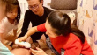 章子怡为儿子剃头汪峰醒醒围观 网友：发际线高了