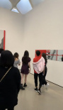 網(wǎng)友洛杉磯偶遇歐陽娜娜看畫展 穿小性感深V短裙