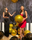 李连杰小女儿为姐姐庆20岁生日 穿姐妹装搞怪合影