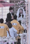 关晓彤《奔跑吧》穿婚纱 Baby蔡徐坤同框养眼！
