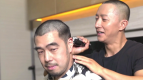 對(duì)話電影《我們永不言棄》導(dǎo)演周顯揚(yáng)：拍戲就要一真到底！