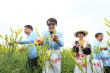 連續(xù)三年提出扶貧提案！成龍成黃花最賣力代言人