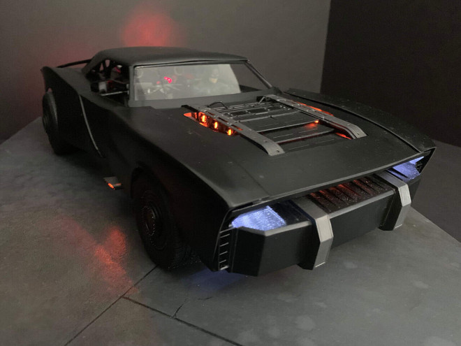 新版《蝙蝠侠》暴光观点图 蝙蝠车设计凸起真实感
