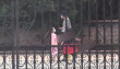 賈乃亮李小璐陪甜馨玩耍 離婚后一家三口首同框