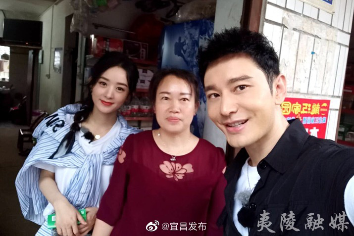 allbet代理:赵丽颖复出后首综曝路透 和黄晓明等人打伞录制 第1张 allbet代理:赵丽颖复出后首综曝路透 和黄晓明等人打伞录制 第1张