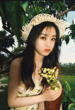 “森系精灵”来了！赵丽颖夏日写真嘟嘴俏皮可爱