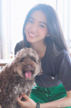 元气少女！木村光希与爱犬玩耍 灿笑露可爱虎牙