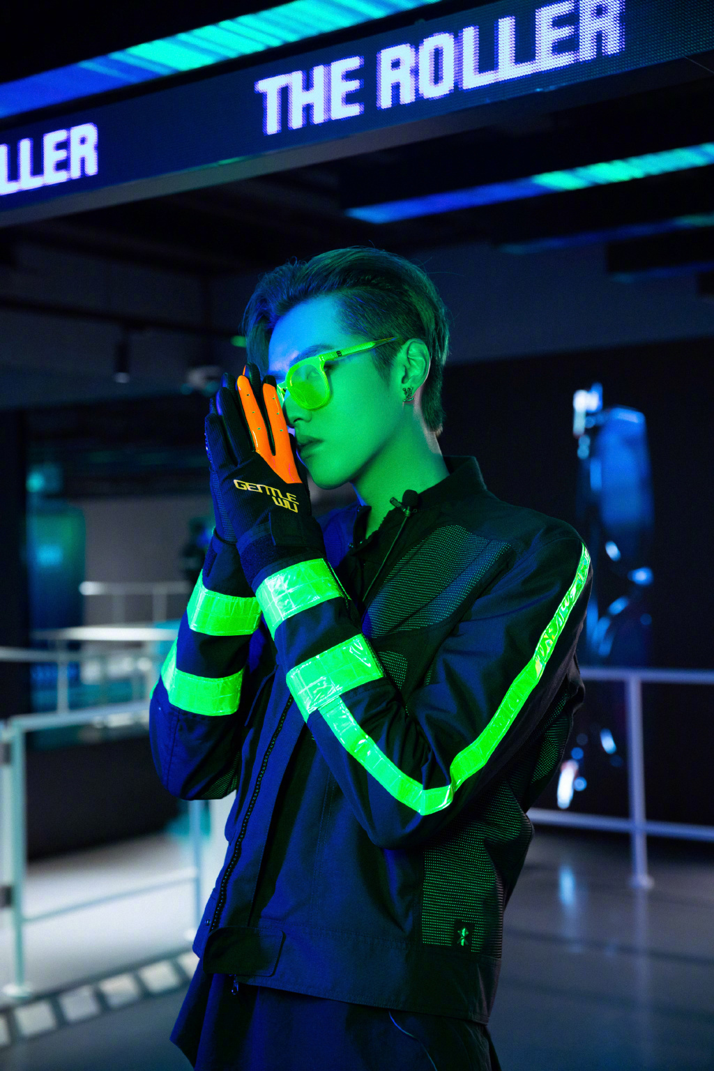 时尚icon!吴亦凡染“小丑”绿发 戴前卫墨镜 第1张 时尚icon!吴亦凡染“小丑”绿发 戴前卫墨镜 第1张