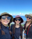 姐妹们的旅行！SHE全副武装相约爬山全员梳麻花辫