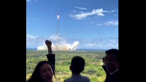 天问一号探测器发射升空 杜江、霍思燕激动表白：一生难忘！