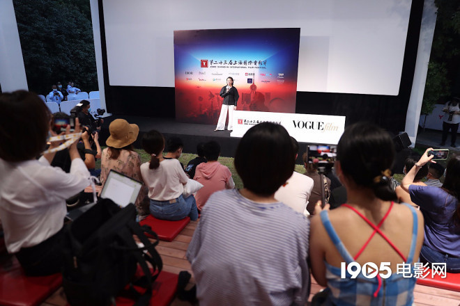 上海国际片子节开启露天铺映 片子人分享观影感悟