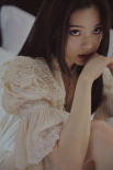 欧阳娜娜米色睡裙写真曝光 长发披肩眼神性感撩人