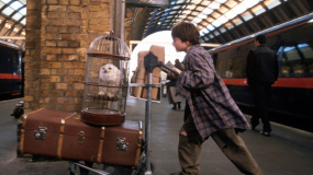 《哈利·波特与魔法石》“魔法车站”版片段