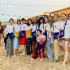 王菲14岁女儿与闺蜜摆摊做义卖 李嫣金发气质成熟
